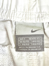 Lade das Bild in den Galerie-Viewer, Nike Parachute Track Pant - Small
