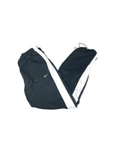 Lade das Bild in den Galerie-Viewer, Nike Parachute Track Pant - Medium
