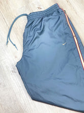 Lade das Bild in den Galerie-Viewer, Nike Baggy Track Pant - XLarge
