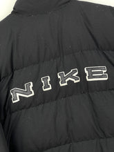 Lade das Bild in den Galerie-Viewer, Nike Reversible Puffer Coat - Large

