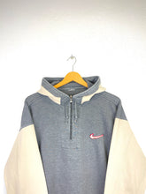 Cargar imagen en el visor de la galería, Nike Sweatshirt - Medium
