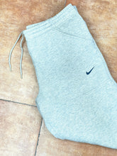 Cargar imagen en el visor de la galería, Nike Baggy Sweat Pant - XSmall
