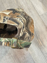 Load image into Gallery viewer, Vintage Realtree Camo Cap
