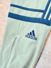 Carregar imagem no visualizador da galeria, Adidas Challenger Pant - Small
