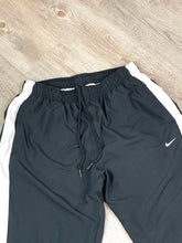 Lade das Bild in den Galerie-Viewer, Nike Parachute Track Pant - Medium
