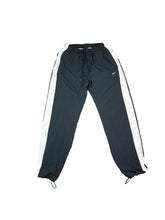 Lade das Bild in den Galerie-Viewer, Nike Parachute Track Pant - Medium
