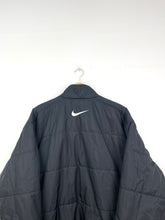 Cargar imagen en el visor de la galería, Nike Reversible Puffer Coat - Large
