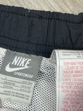 Cargar imagen en el visor de la galería, Nike Short - Small
