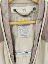 Carregar imagem no visualizador da galeria, Camel Fishing Vest - Medium
