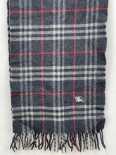 Carica l&#39;immagine nel visualizzatore di Gallery, Burberry Scarf
