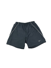 Lade das Bild in den Galerie-Viewer, Nike Short - Small
