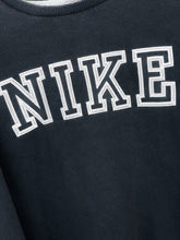 Cargar imagen en el visor de la galería, Nike Sweatshirt - Medium
