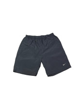 Lade das Bild in den Galerie-Viewer, Nike Short - Medium
