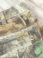 Cargar imagen en el visor de la galería, Wrangler Realtree Cargo Pant - Large
