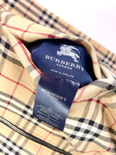 Cargar imagen en el visor de la galería, Burberry Reversible Nova Check/Corduroy Jacket - Large
