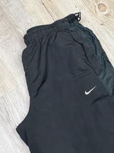 Lade das Bild in den Galerie-Viewer, Nike Shox Parachute Pant - Medium
