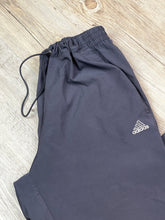 Cargar imagen en el visor de la galería, Adidas Parachute Track Pant - Small
