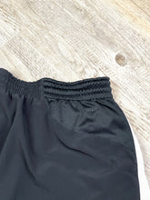 Lade das Bild in den Galerie-Viewer, Nike Short - Large
