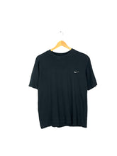 Cargar imagen en el visor de la galería, Nike Tee Shirt - Medium
