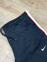 Cargar imagen en el visor de la galería, Nike Parachute Track Pants - Large
