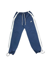 Lade das Bild in den Galerie-Viewer, Nike Parachute Track Pant - Large
