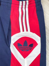 Lade das Bild in den Galerie-Viewer, Adidas Short - Medium
