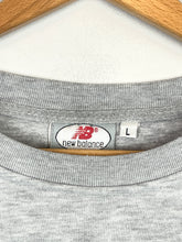 Carica l&#39;immagine nel visualizzatore di Gallery, New Balance Sweatshirt - Large
