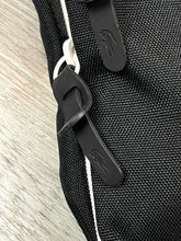 Cargar imagen en el visor de la galería, Lacoste Expandable Shoulder Strap Bag
