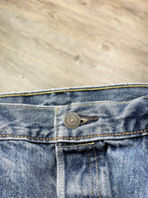 Load image into Gallery viewer, Levis 501 Jean - Large
