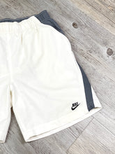 Load image into Gallery viewer, Nike Short - Small
