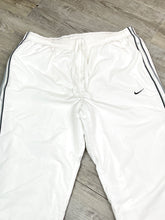 Cargar imagen en el visor de la galería, Nike Baggy Track Pant - Medium
