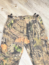 Cargar imagen en el visor de la galería, Vintage Realtree Camo Cargo Pant - Medium
