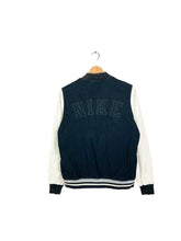 Carregar imagem no visualizador da galeria, Nike Jacket - Small
