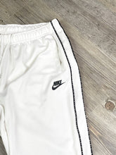 Lade das Bild in den Galerie-Viewer, Nike Full Tracksuit - Medium
