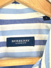 Lade das Bild in den Galerie-Viewer, Burberry Shirt - Medium
