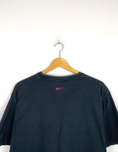 Carregar imagem no visualizador da galeria, Nike Graphic Tee - Large
