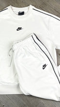 Cargar imagen en el visor de la galería, Nike Full Tracksuit - Medium
