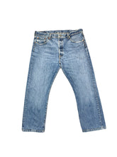 Lade das Bild in den Galerie-Viewer, Levis 501 Jean - Large
