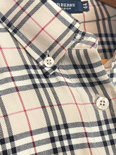 Cargar imagen en el visor de la galería, Burberry Nova Check Shirt - Medium
