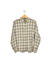 Lade das Bild in den Galerie-Viewer, Burberry Nova Check Shirt - Medium
