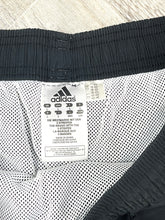 Carica l&#39;immagine nel visualizzatore di Gallery, Adidas Short - Medium
