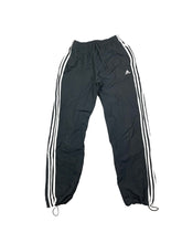 Cargar imagen en el visor de la galería, Adidas Parachute Track Pant - Small
