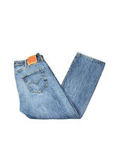 Lade das Bild in den Galerie-Viewer, Levis 501 Jean - Large
