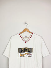 Lade das Bild in den Galerie-Viewer, Nike Bootleg Tee - Large
