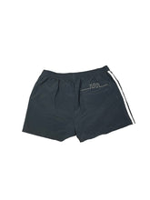 Lade das Bild in den Galerie-Viewer, Adidas Short - Medium
