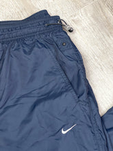 Cargar imagen en el visor de la galería, Nike Parachute Track Pant - Small
