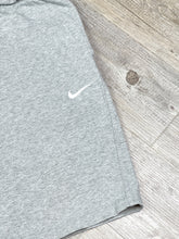 Cargar imagen en el visor de la galería, Nike Short - Medium
