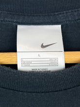 Cargar imagen en el visor de la galería, Nike Graphic Tee - Large
