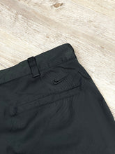 Lade das Bild in den Galerie-Viewer, Nike Golf Short - Medium
