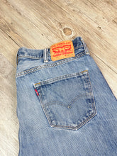 Carregar imagem no visualizador da galeria, Levis 501 Jean - Large
